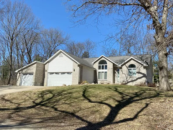 438 River Bluff Dr, Dixon, IL 61021