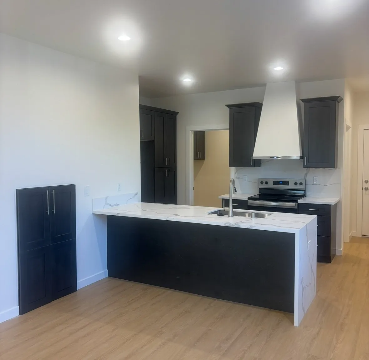 3 bed, 2.5 bath, 1460 sqft, $2,700 — Photo 3