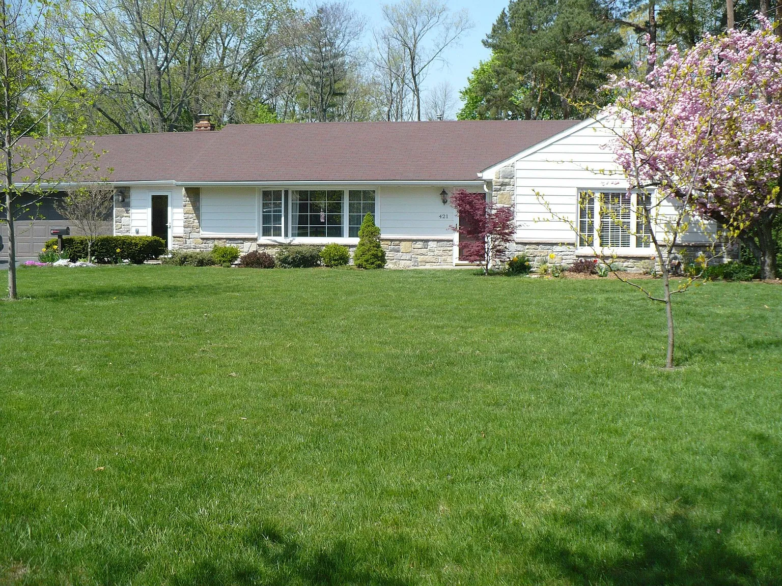 421 Forest Dr photo 1
