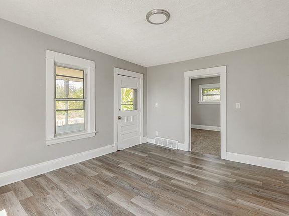 3rd image of 9607 Sophia Ave #4