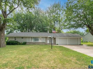1508 S Suburban Dr, Sioux Falls, SD 57110