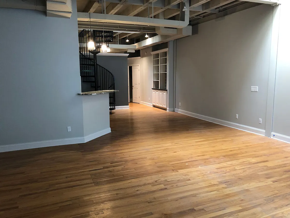 Building Photo - 111 W Main St #B