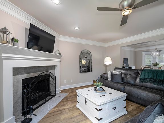 4th image of 2061 Woodsedge Ct