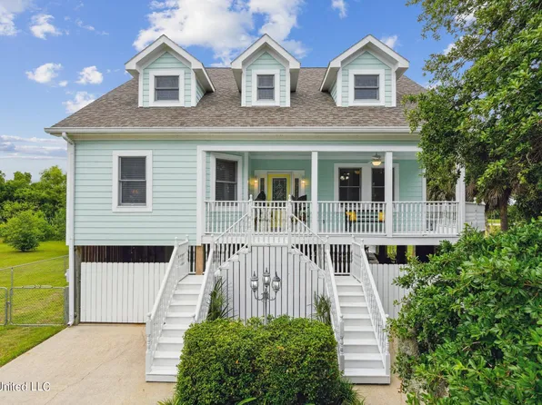 116 Saint Joseph St, Waveland, MS 39576