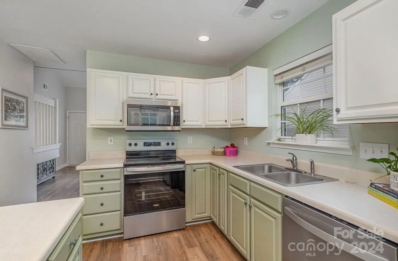 3 bed, 1455 sqft, $2,100 — Photo 3