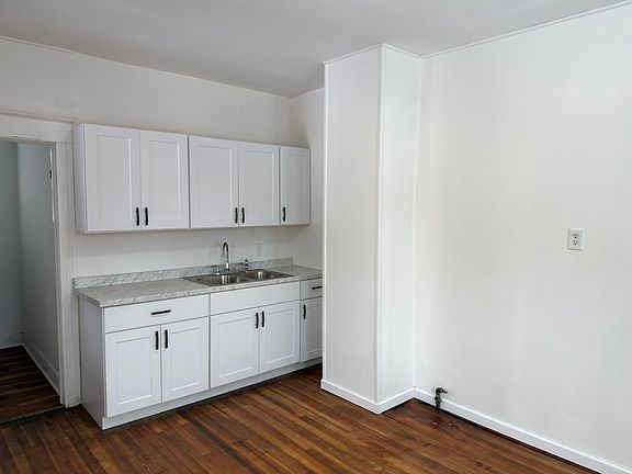 3rd image of 512 E Grant St #2