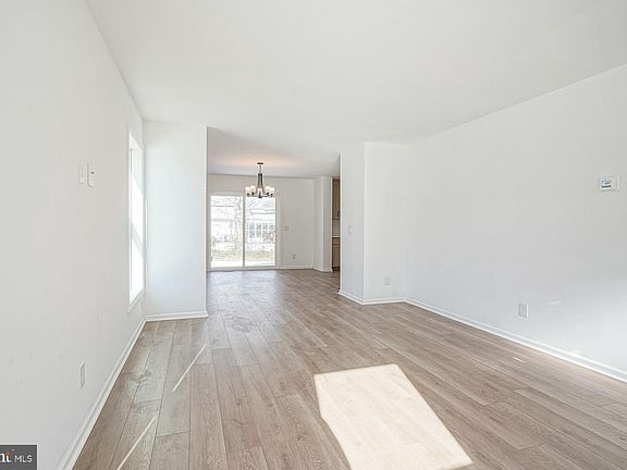 5th image of 208 Strand Ave
