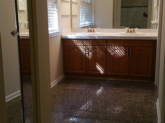 4th image of 1139 Pin Oak Dr