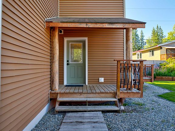 3rd image of 1738 Alaska Way