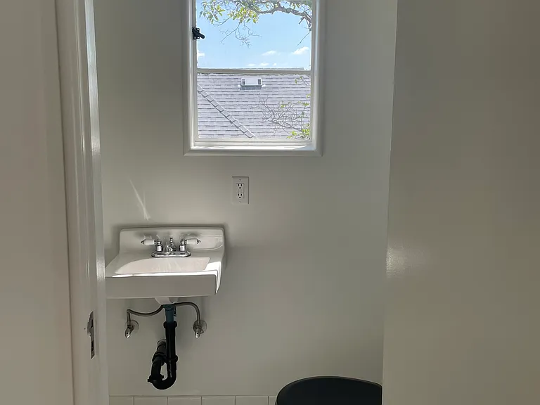 2188 Broadview Ter — Photo 13