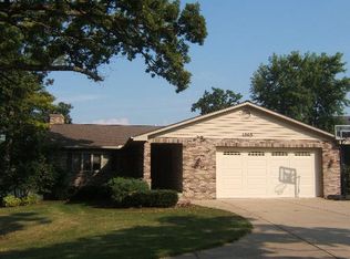 1565 Holiday Dr, Sandwich, IL 60548