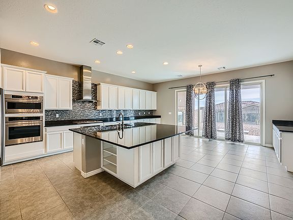 4th image of 12165 Edgehurst Ct