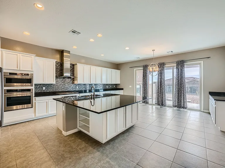 12165 Edgehurst Ct — Photo 4