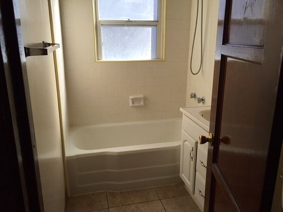 5th image of 723 E 7th St