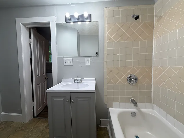291 E Main St #2D — Photo 13