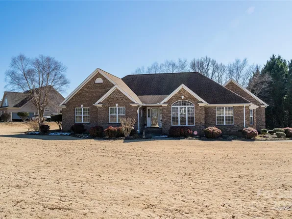 1 Carnoustie Ct, Campobello, SC 29322