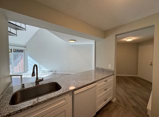 181 Loomis Dr APT 148, West Hartford, CT 06107