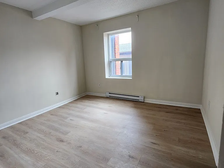 558 Spadina Cres #3 — Photo 12