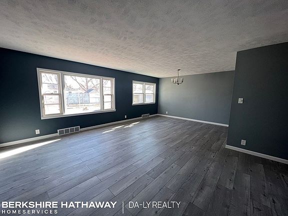3rd image of 2315 W Anna St