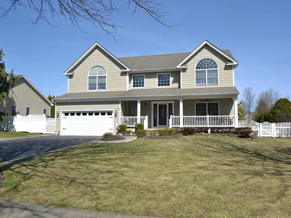 21 Franciscan Lane, Smithtown, NY 11787
