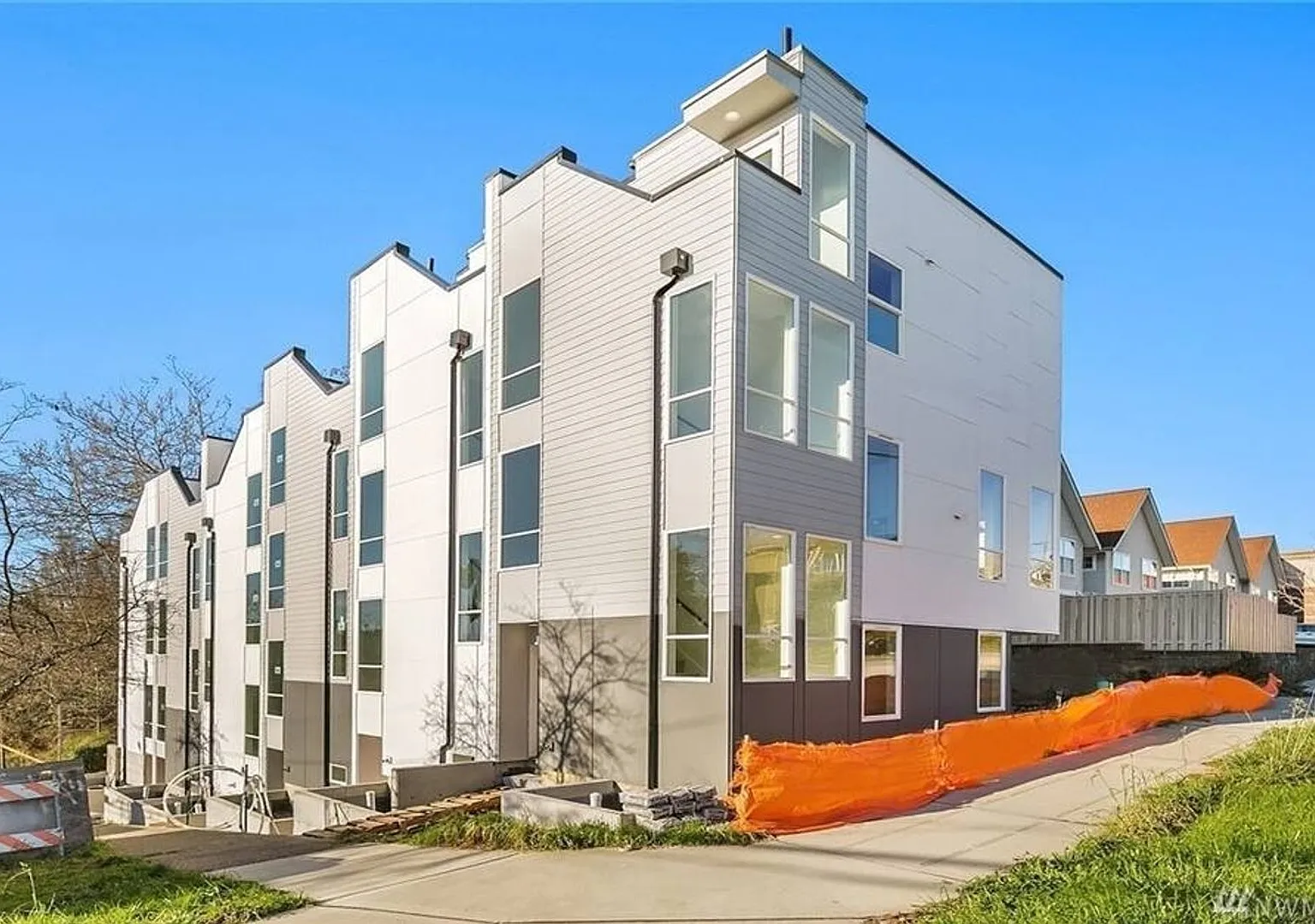 Charming 3BR Townhome in Seattle — Photo 1