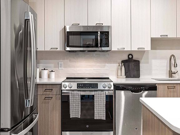 2nd image of 1105 Town Blvd #3306