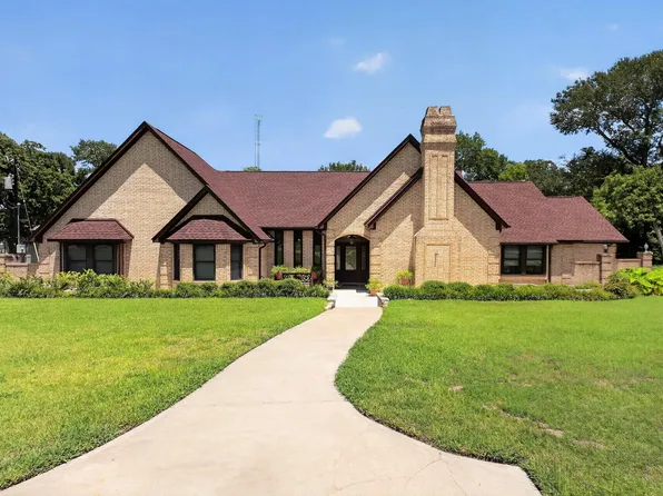 1950 Country Club Rd, Brenham, TX 77833