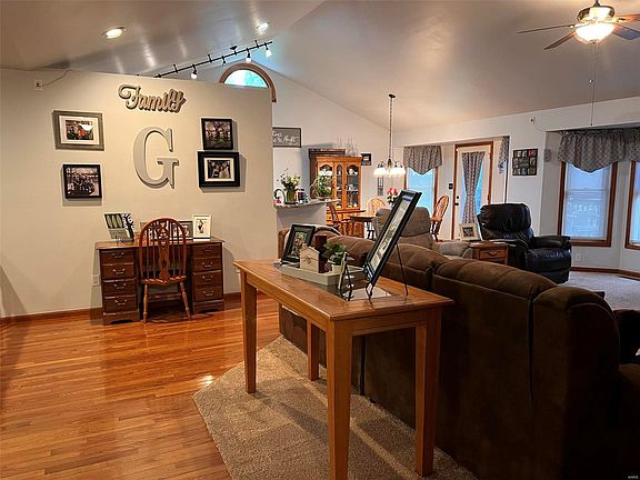 4th image of 125 Lois Ln