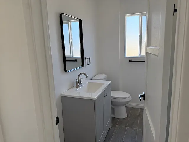 7044 Tyrone Ave — Photo 3