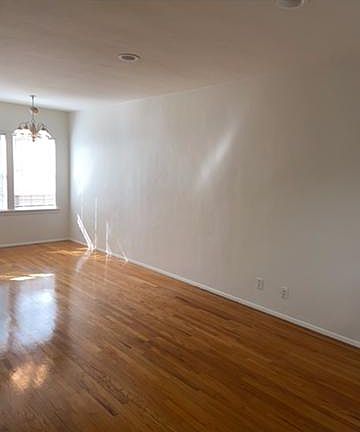 3rd image of 934 16th St #Y2hhyjbt0