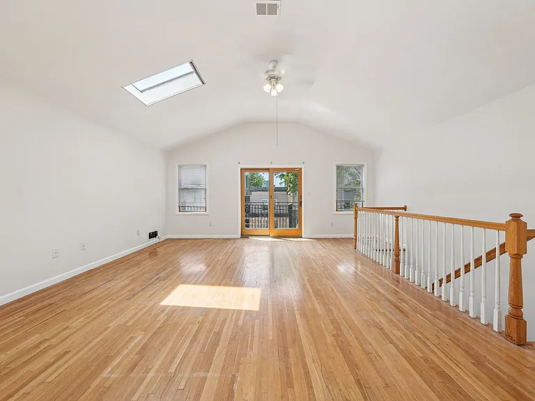68 Lincoln St #2 — Photo 5