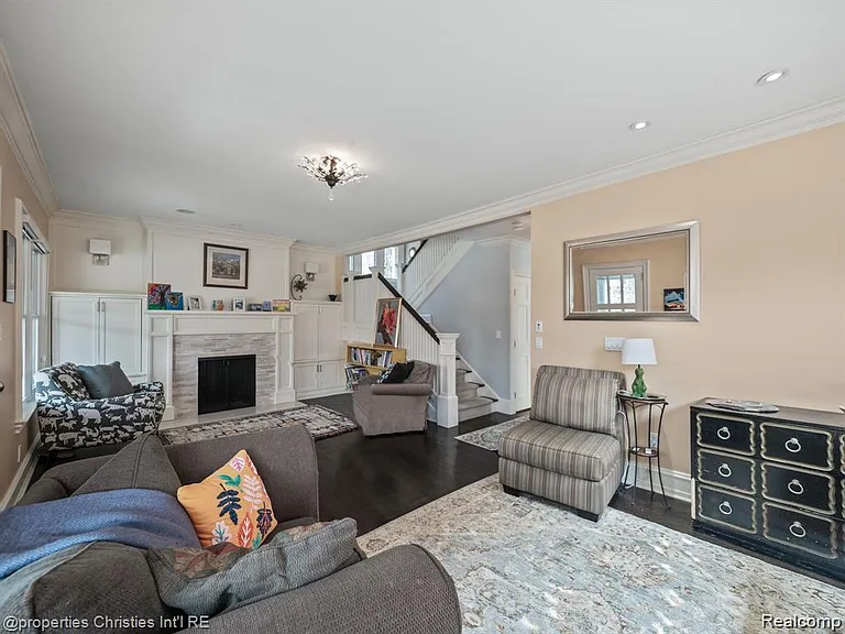 731 S Bates St — Photo 17