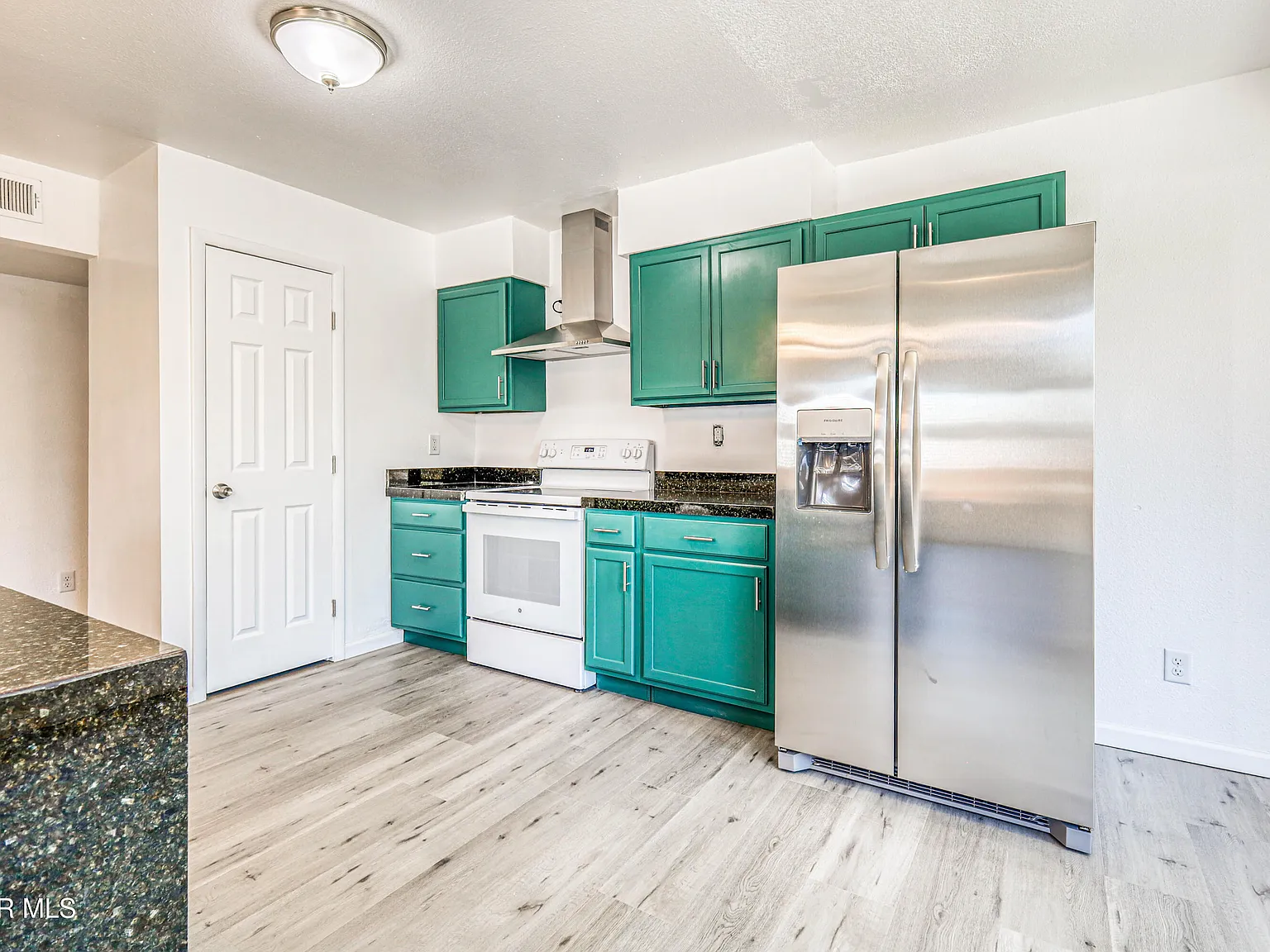 3 bed, 2.0 bath, 2798 sqft, $1,650 — Photo 3
