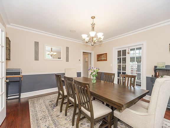 4th image of 847 N Oak Park Ave