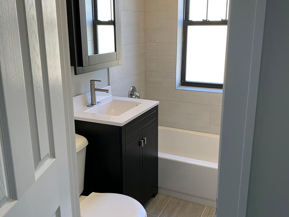 2nd image of 1946 W Wilson Ave #3VO