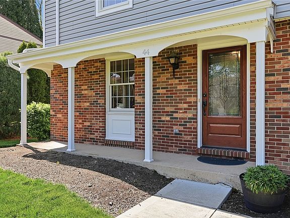 3rd image of 44 Forest Glen Dr