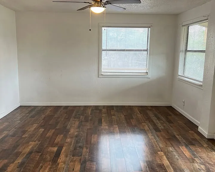 305 Downs Dr — Photo 11