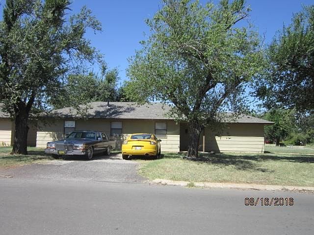 2nd image of 806 W 1st St