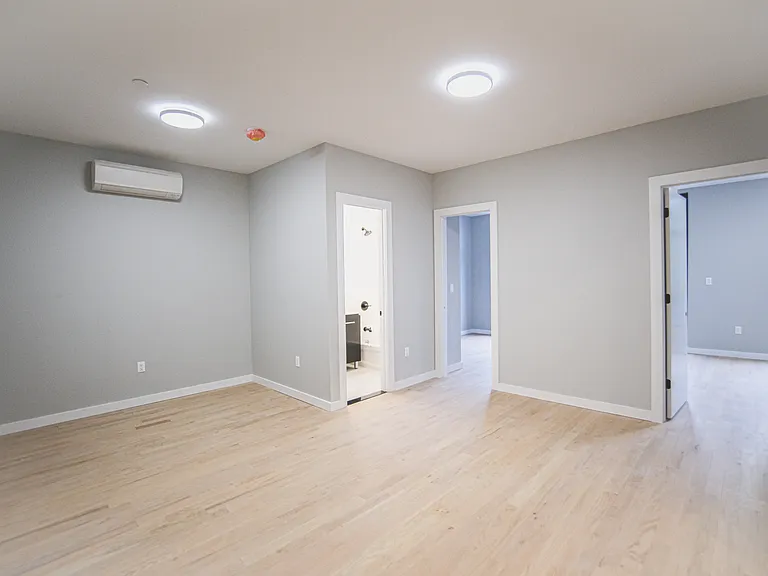 2819 Clarendon Rd #3A — Photo 16