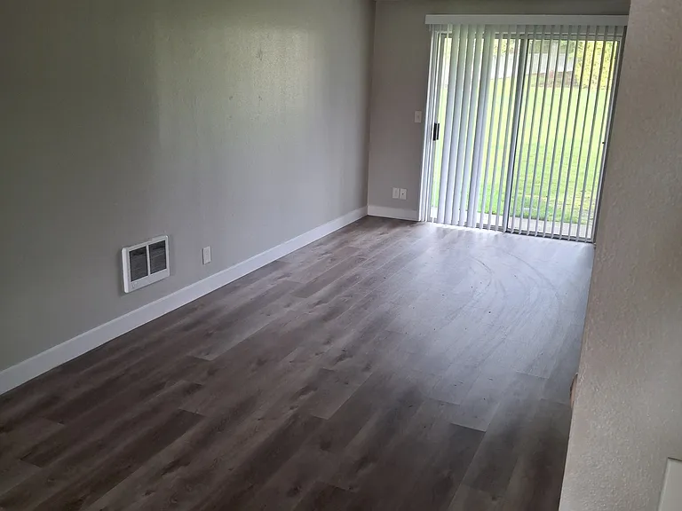 28900 SW Parkway Ave #6 — Photo 2