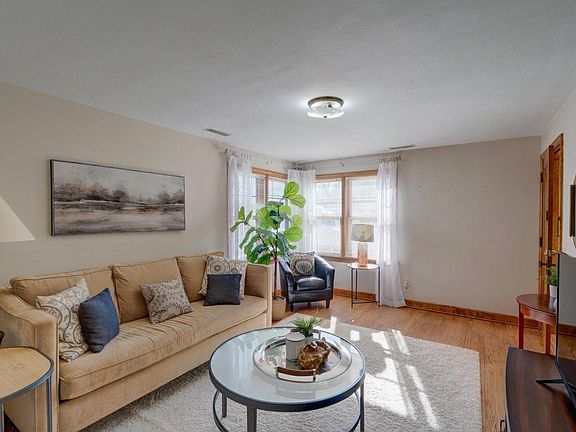 4th image of 2632 Stevens St APT 1