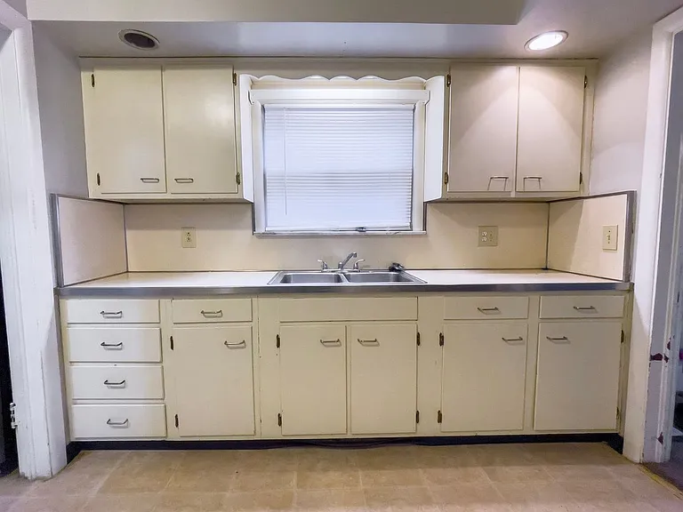 1425 W Gilbert St — Photo 2