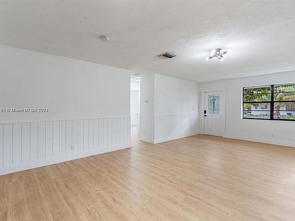 4th image of 7022 SW 19th Ct