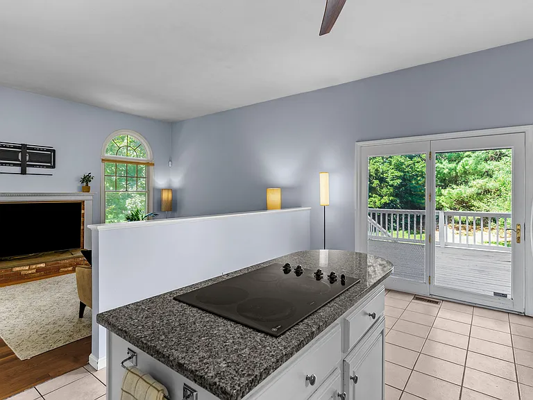 80 Howland Rd — Photo 11