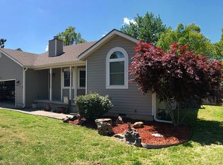 1126 Country Side Dr, Webb City, MO 64870