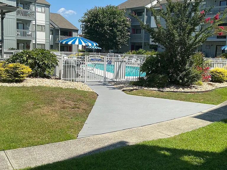 Pool/courtyard