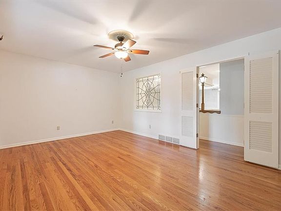 3rd image of 5317 Lucille Ln