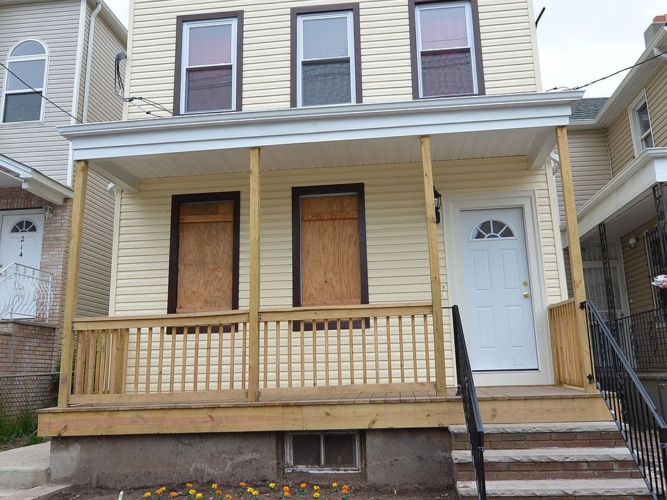 1st image of 216 E Jersey St