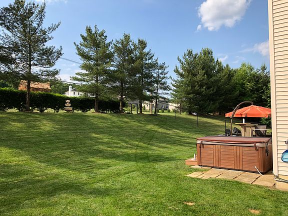 5th image of 42 Byron Dr