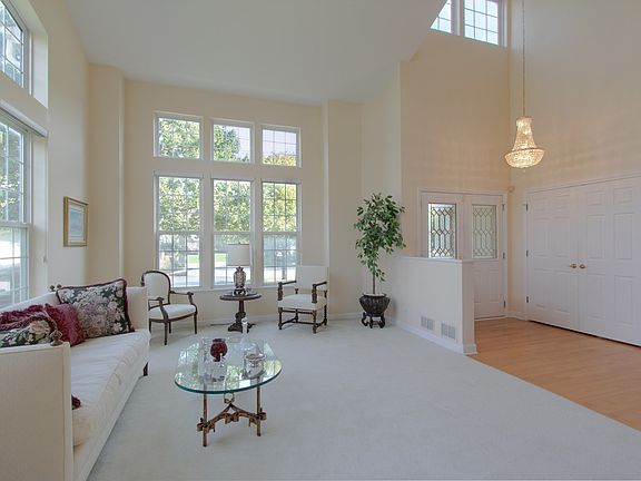 2nd image of 724 Interlochen Ct